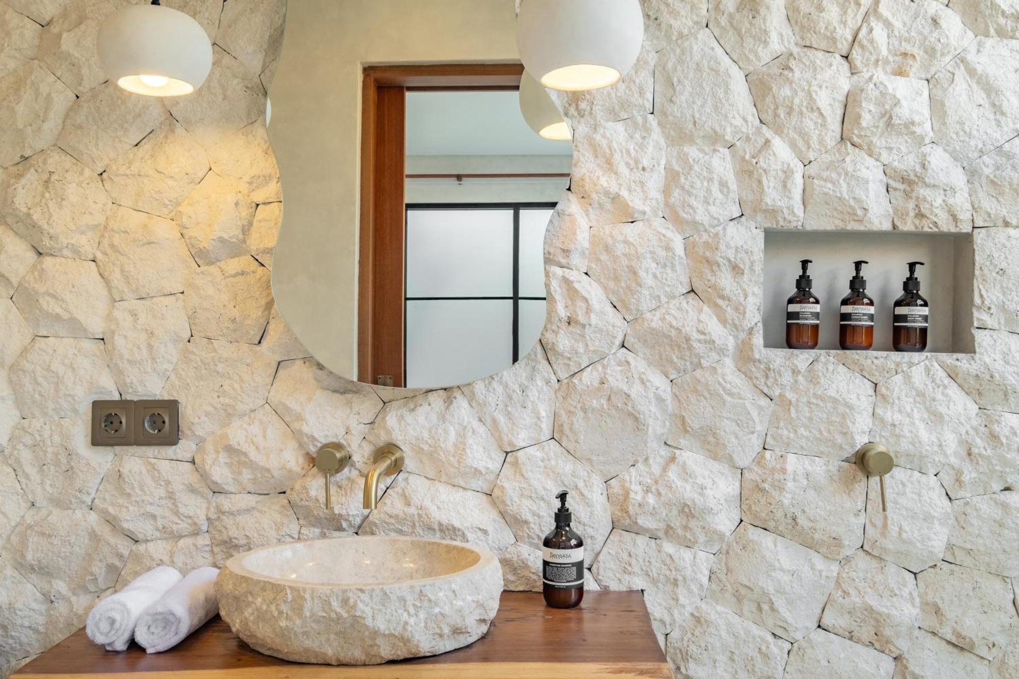 Alma Bingin Boutique Hotel Uluwatu Rom bilde